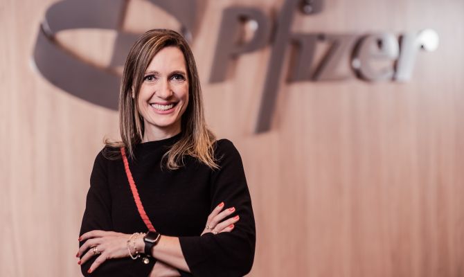 Adriana Ribeiro, diretora médica da Pfizer Brasil (Foto: Divulgação)